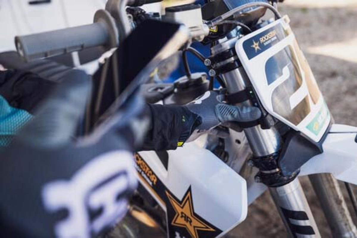 CONNECTIVITY UNIT GPS FENDER KIT